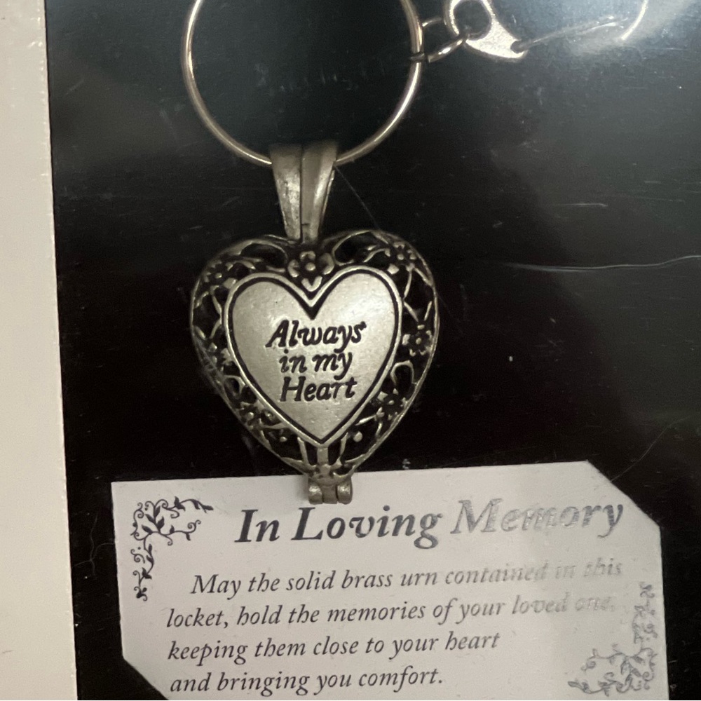 Brass Heart Urn Keychain - Picture 2 of 2